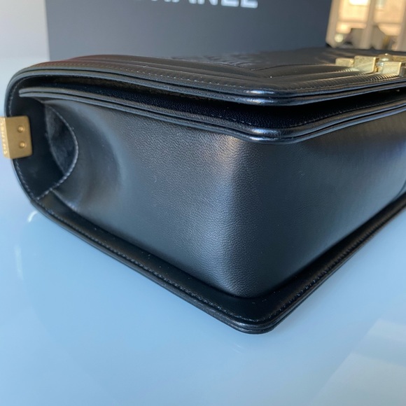 SOLD❌Authentic Chanel New Medium Boy Bag - Picture 4 of 11